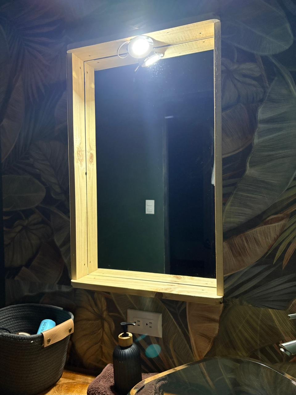 Baño moderno con acabados de calidad en alojamiento de Poás